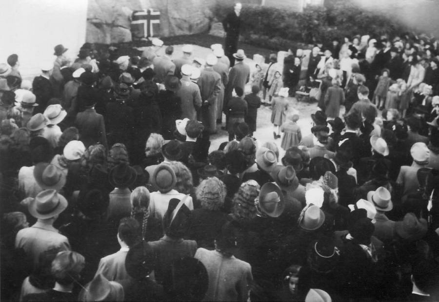 Avduking av minnesmerke over Edvin Aakre