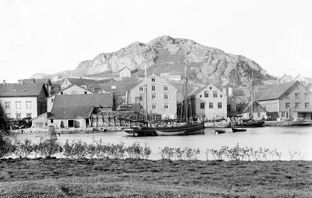 Fotografi av Egersunds Fayancefabriks Co. cirka 1895. Foto: E. H. Torjusen.